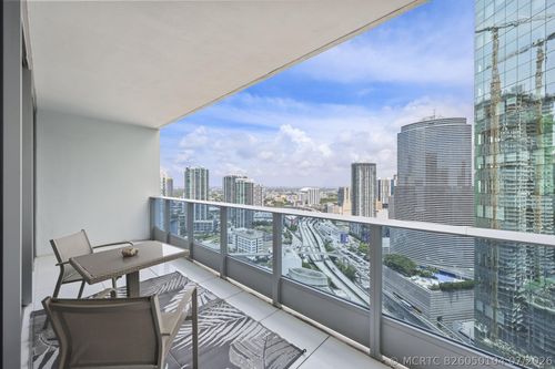 3909-200 Biscayne Boulevard Way, Miami, FL, 33131-2162 | Card Image