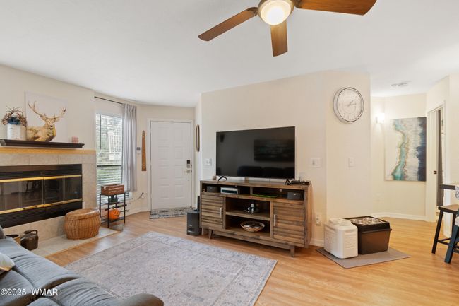 Living Rm | Image 4