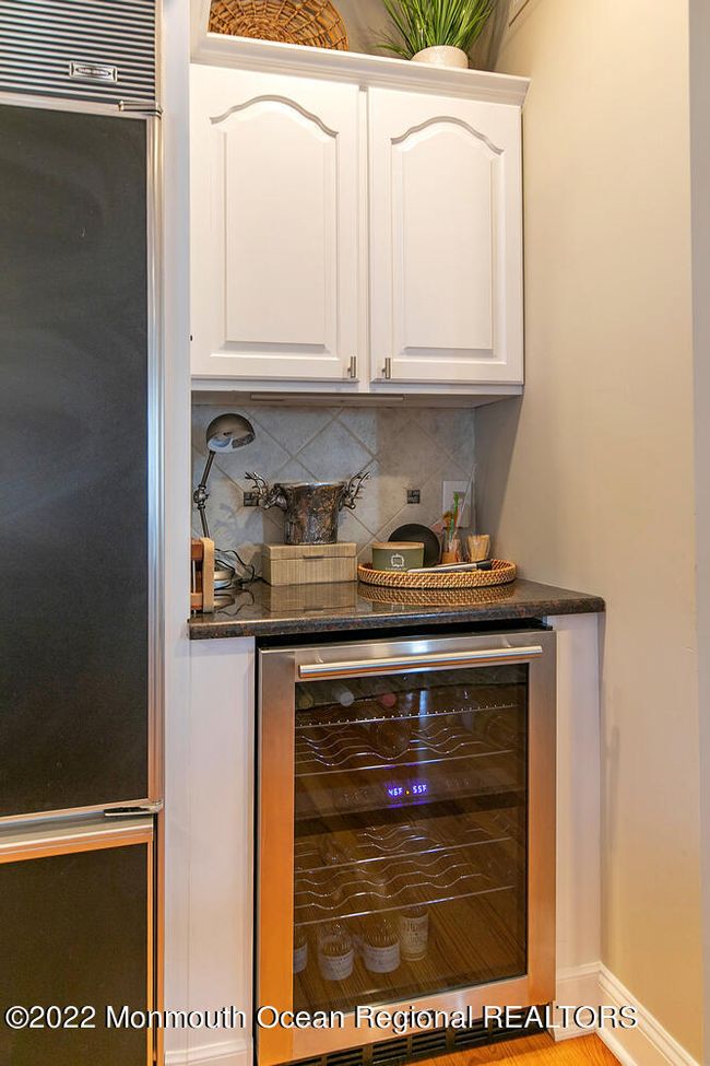 Bar area in kitchen | Image 20