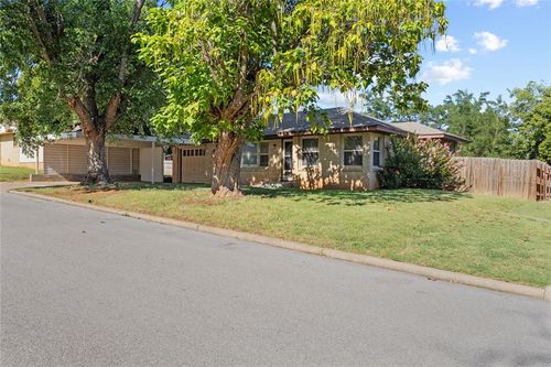 606 N 6th St, Weatherford, OK, 73096-2826 | Card Image