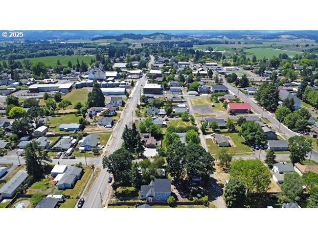 423 E Main St, House other with 5 bedrooms, 3 bathrooms and null parking in Carlton OR | Image 32