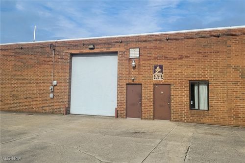 9501 Brookpark Rd, Parma, OH, 44129-6825 | Card Image