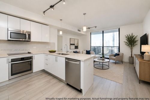 2402-999 Sw 1st Ave, Miami, FL, 33130-3420 | Card Image
