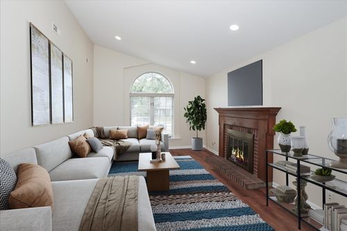 13 Sarahs Grove Ln, Schaumburg, IL, 60193-1667 | Card Image