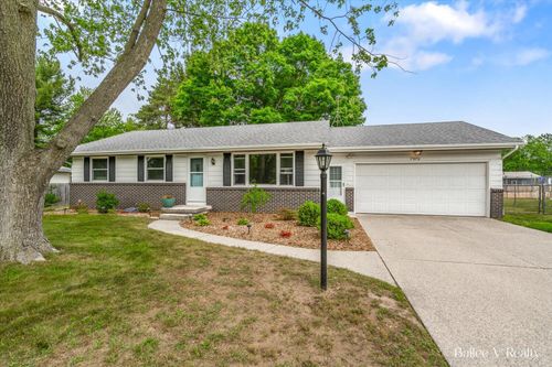 7970 Lamplight Dr, Jenison, MI, 49428-9114 | Card Image