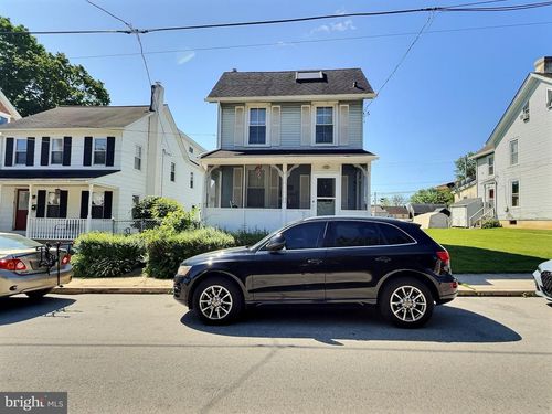 220 E Linden St, KENNETT SQUARE, PA, 19348-2909 | Card Image
