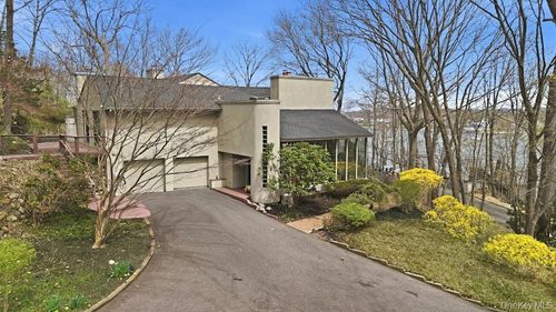 8 Idle Day Knl, Centerport, NY, 11721-1111 | Card Image