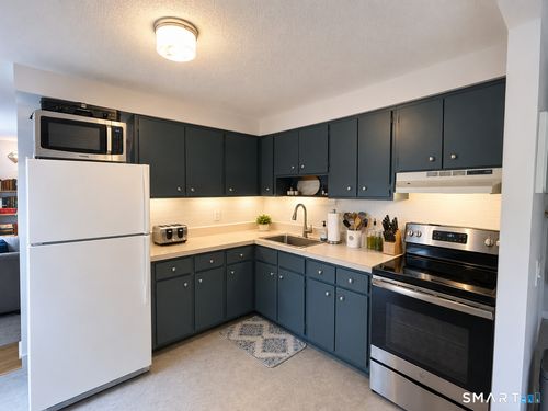 47-47 Terrace Gdns, Wallingford, CT, 06492-5146 | Card Image