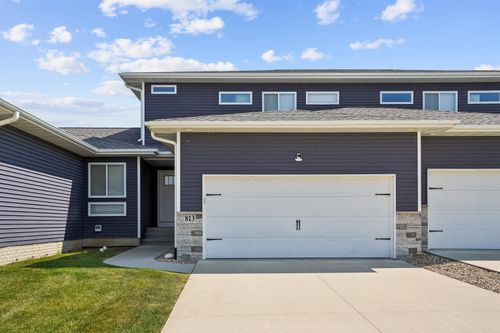 813 Grindstone Circle, Waterloo, IA, 50702 | Card Image