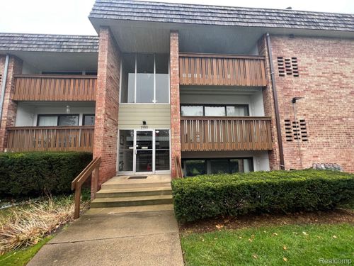 207-2152 Pauline Blvd, Ann Arbor, MI, 48103-5184 | Card Image