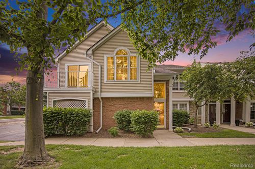 56217 Troon N, Shelby Twp, MI, 48316-5066 | Card Image
