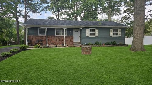 8 Oak Leaf Ln, Toms River, NJ, 08755-5110 | Card Image