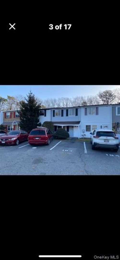 183 Hill Cir, Calverton, NY, 11933-1712 | Card Image