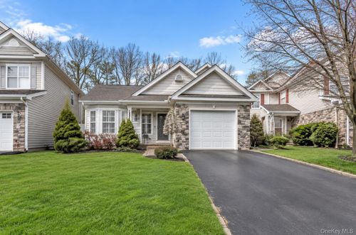 41 Madison Cir, Middle Island, NY, 11953-3002 | Card Image