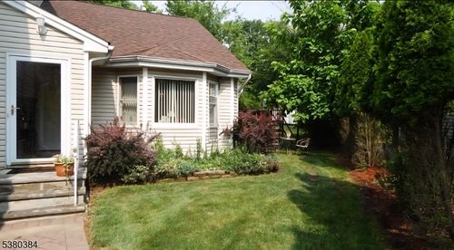 4 Glen Ave, Roseland, NJ, 07068-1612 | Card Image