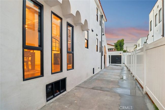 LONG DRIVEWAY | Image 44