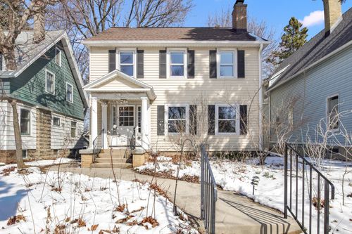 2512 E Edgewood Ave, Shorewood, WI, 53211-2941 | Card Image
