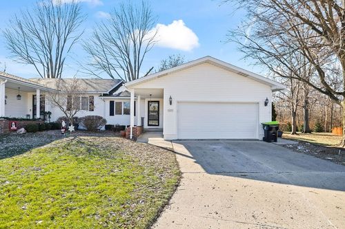 1433 W Masters Ln, Decatur, IL, 62521-9045 | Card Image