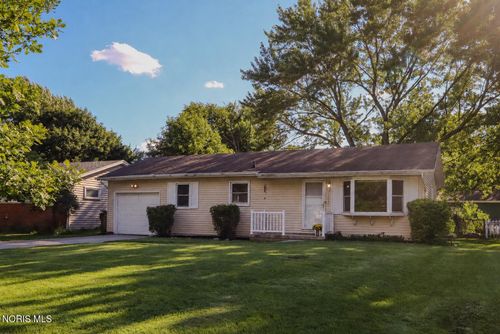 1059 Village Dr, Bowling Green, OH, 43402-1232 | Card Image