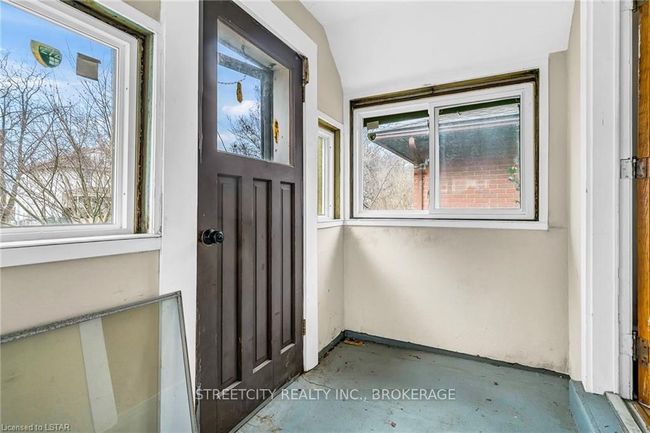 1196 Janette Ave, House other with 6 bedrooms, 3 bathrooms and 2 parking in Windsor ON | Image 5