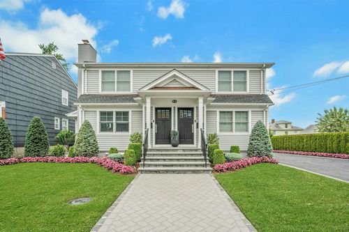 241 Gainsborg Ave, West Harrison, NY, 10604-2101 | Card Image