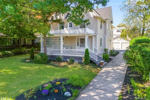 812 Stuart Ave, Mamaroneck, NY, 10543-4121 | Card Image