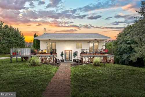 11 N School House Rd, Thomasville, PA, 17364-9243 | Card Image