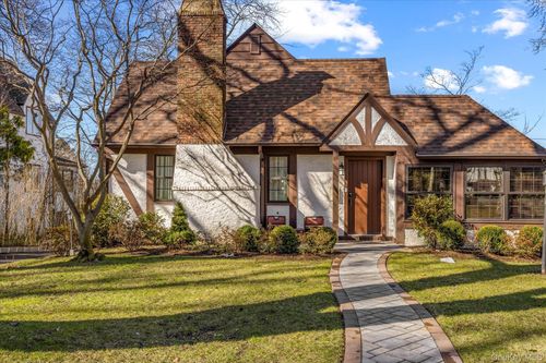 45 Tain Dr, Great Neck, NY, 11021-4422 | Card Image