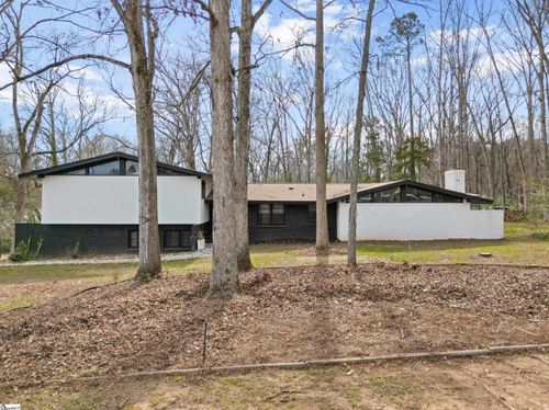 401 Clairmont Dr, Greenwood, SC, 29649-9167 | Card Image