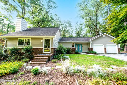 512 Haywood Creek Dr, Trent Woods, NC, 28562-7418 | Card Image