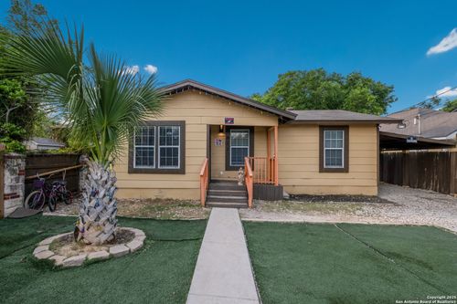 911 Porter St, San Antonio, TX, 78210-2557 | Card Image