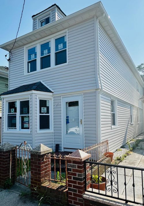 607 West Road, Broad Channel, NY, 11693 | Card Image