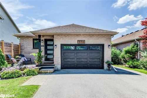 571 Mctavish St, Fergus, ON, N1M3R1 | Card Image