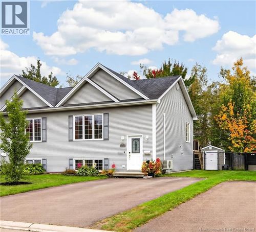 72 Devarenne St, Dieppe, NB, E1A0C8 | Card Image