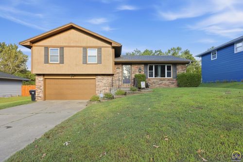 3718 Se Long St, Topeka, KS, 66609-1518 | Card Image