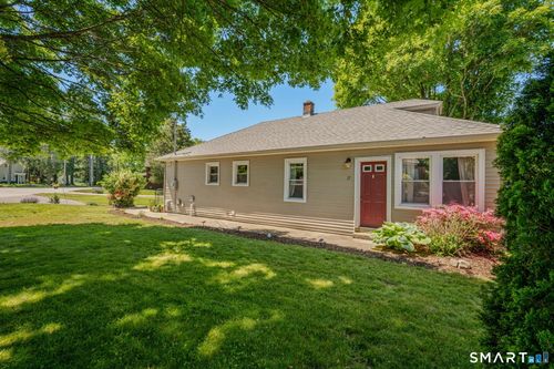 17 Lathrop Rd, Uncasville, CT, 06382-2438 | Card Image
