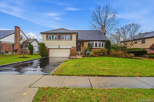 816 Pepperidge Rd, Westbury, NY, 11590-1446 | Card Image