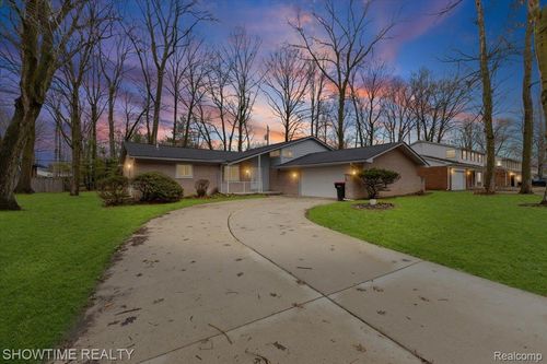 20204 Beechaven St, Southfield, MI, 48076-1753 | Card Image