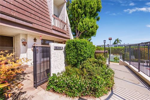 a-18344 Collins St, Tarzana, CA, 91356-2402 | Card Image