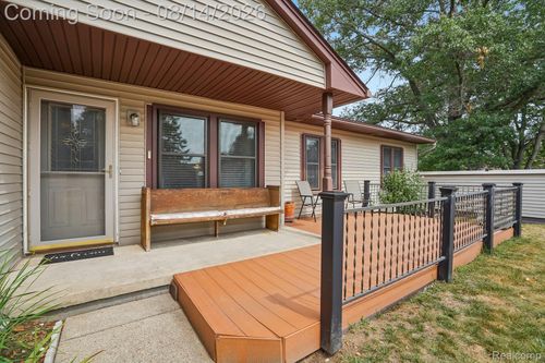 7812 Oakland Pl, Waterford, MI, 48327-1421 | Card Image