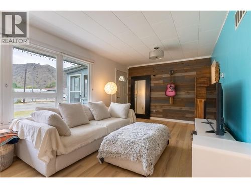 911 Collins Rd, Cache Creek, BC, V0K1H0 | Card Image