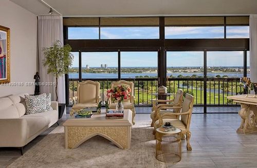 ph7-2450 Presidential Way, West Palm Beach, FL, 33401-1329 | Card Image