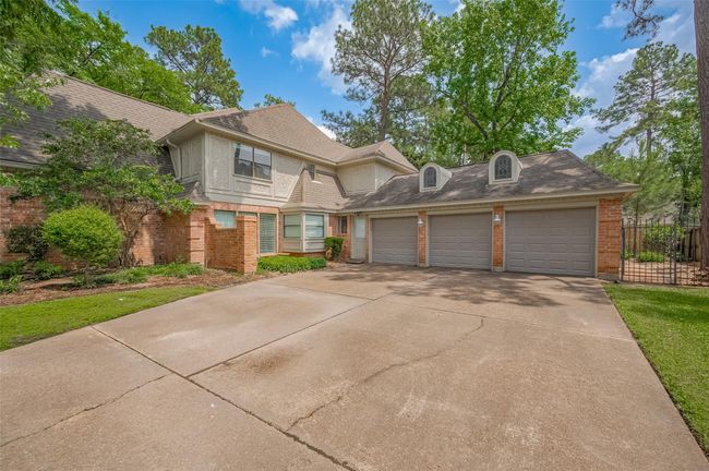 "Friends" Entrance & 3-Car garage | Image 48