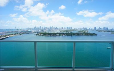 3003 - 650 West Ave, Condo with 2 bedrooms, 2 bathrooms and null parking in Miami Beach FL | Image 1