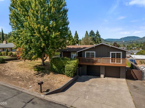 712 Nw Savage St, Grants Pass, OR, 97526-1266 | Card Image