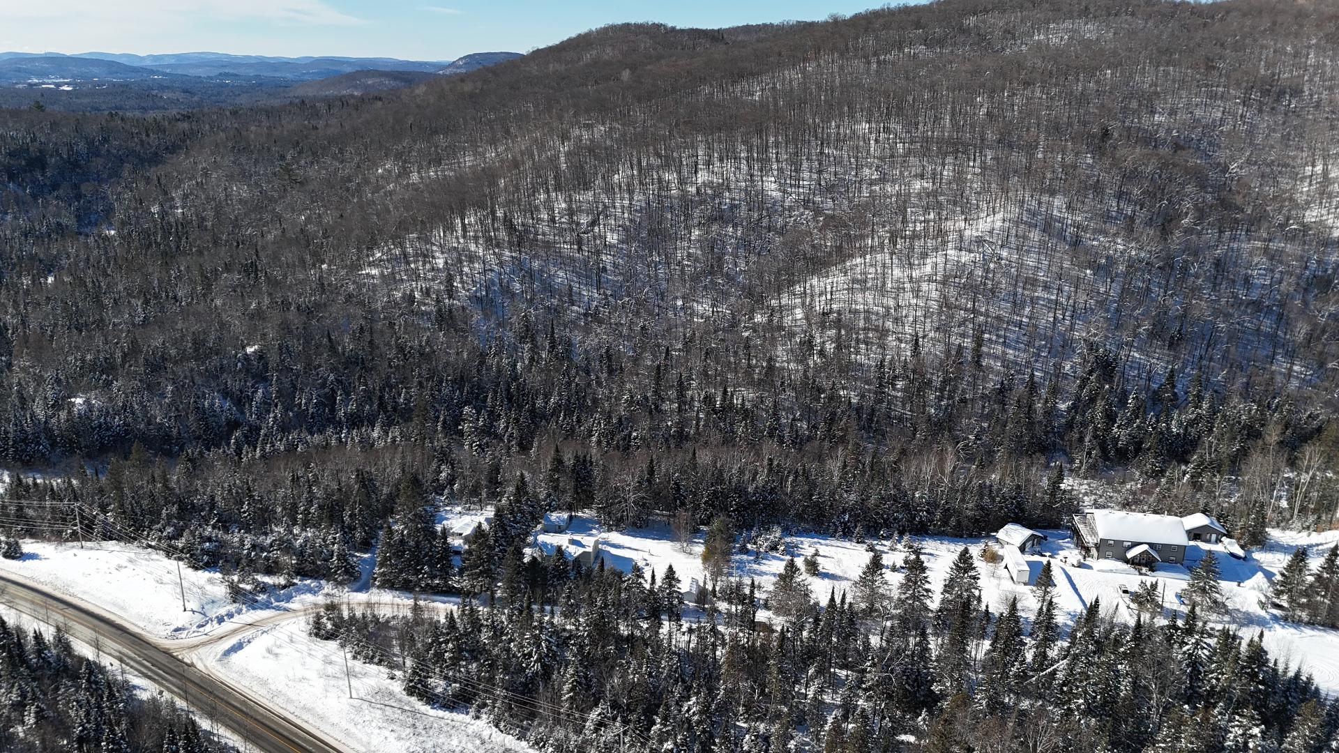 Land in Lac-Supérieur