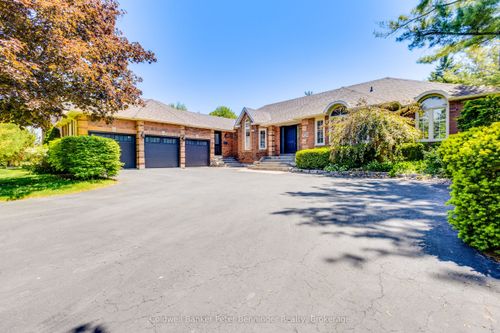 152 Treegrove Cir, Aurora, ON, L4G6M1 | Card Image