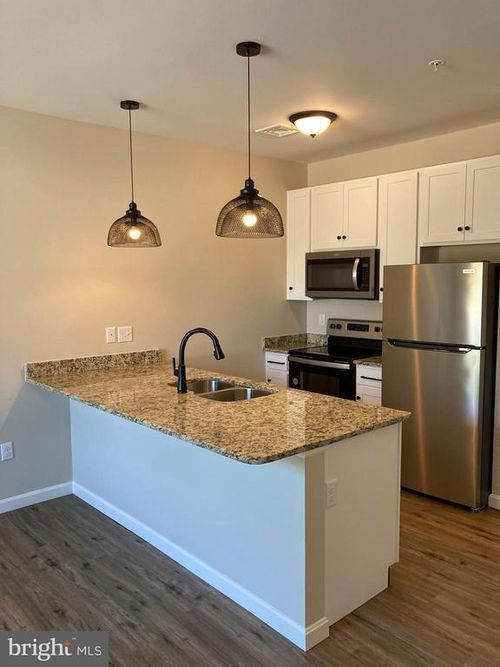 apt-106-376 E Main St, NEW HOLLAND, PA, 17557-1366 | Card Image