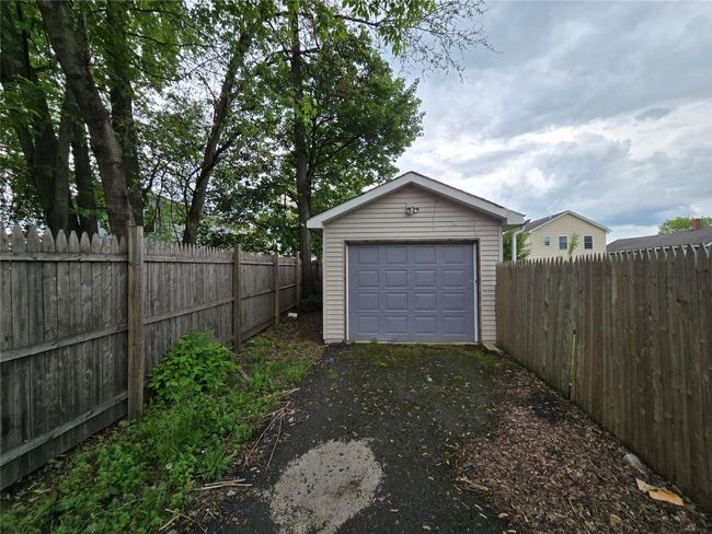 Detached garage with driveway | Image 11