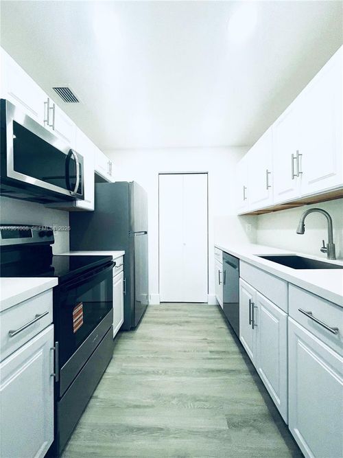 apt-420-500 Ne 2nd St, Dania Beach, FL, 33004-3379 | Card Image